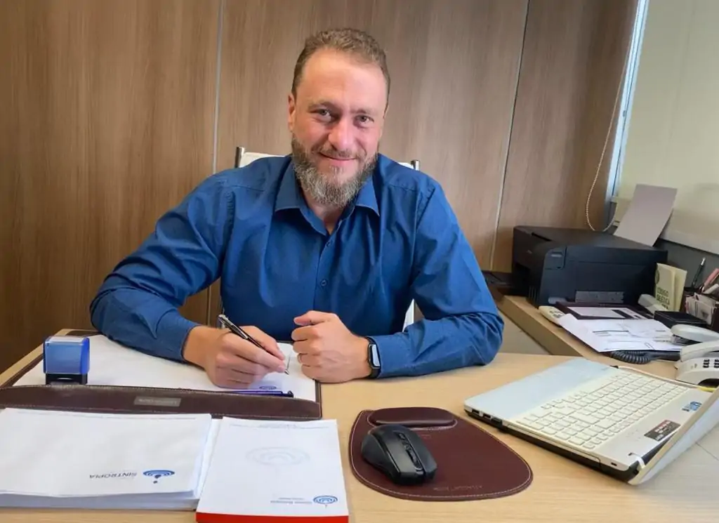 Dr. Douglas Motta Calderoni