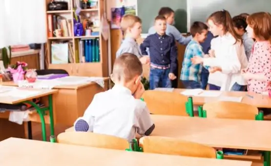 A dificuldade em socializar também está entre os sintomas de autismo