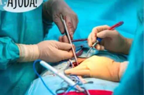 Cirurgia para retirar a hérnia e descomprimir os nervos.