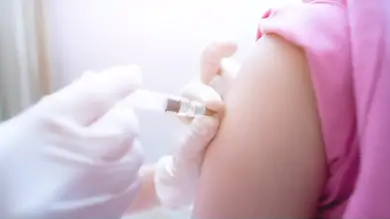 A vacinação é ideal para prevenir a doença.