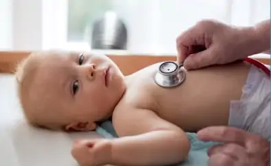 Os sintomas parecem com resfriado. Em caso de suspeita, fale com o pediatra.