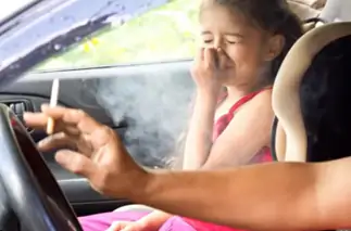 O contato com o cheiro do cigarro pode ser prejudicial.