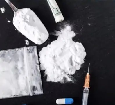 A cocaína pode ser aspirada pelo nariz ou aplicada nas veias.